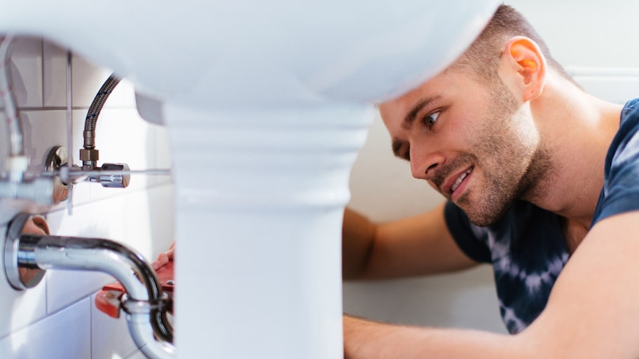 plumbing-spokane hydro jetting service worker
